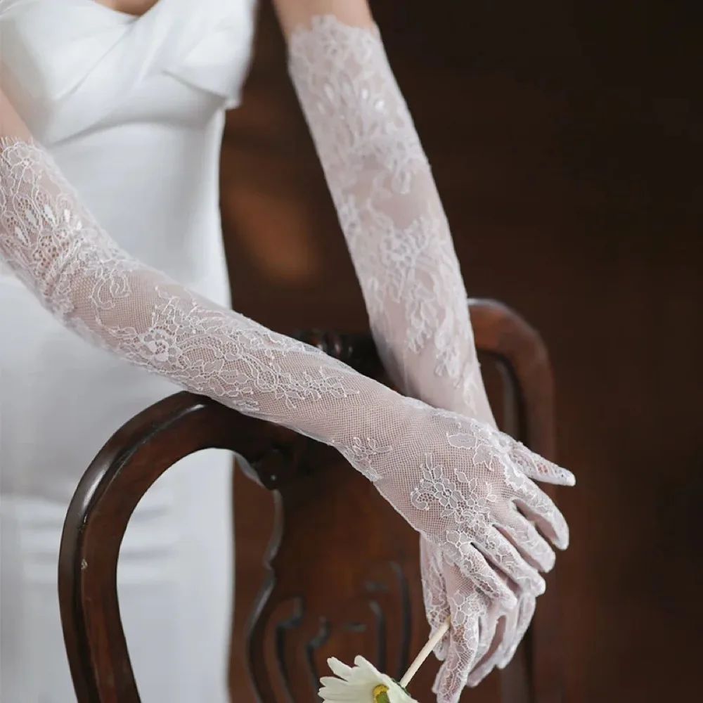 Lace Bridal Gloves photo 3