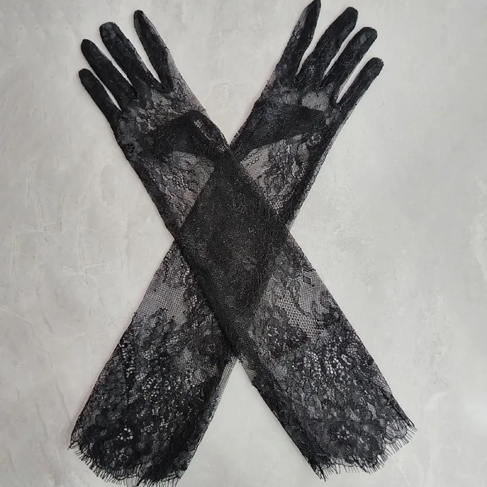 Lace Bridal Gloves photo 4